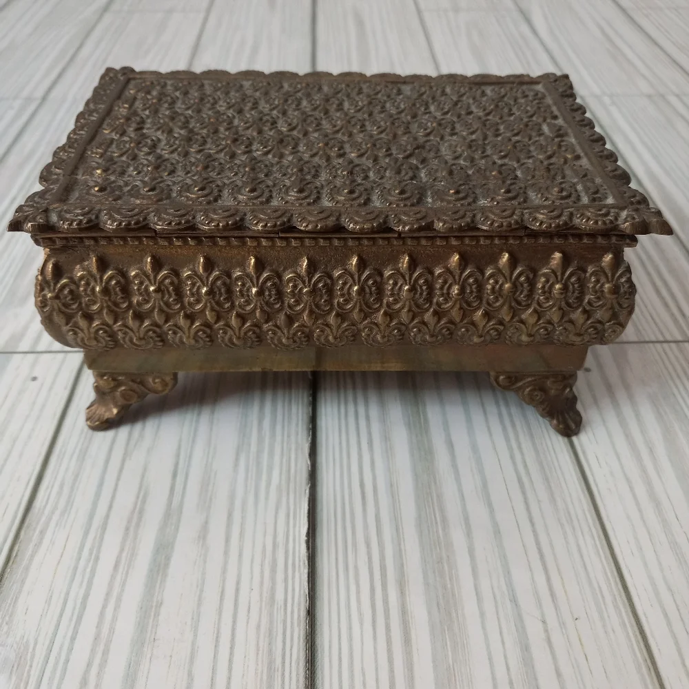 Vintage Hollywood Regency Solid Brass Ornate Footed Vanity Jewelry Trinket Box